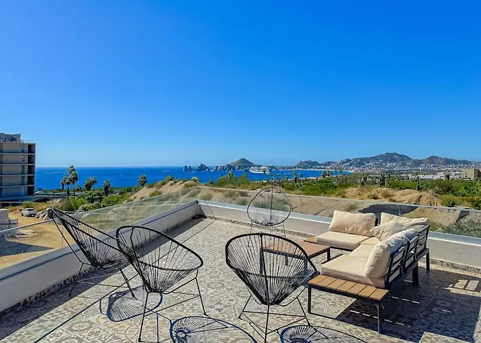 Stunning Oceanfront Luxury With Spacious Balcony- Perfect For Families Ferienhaus
