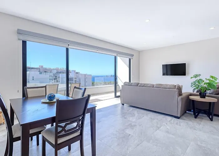 Stunning Oceanfront Luxury With Spacious Balcony- Perfect For Families