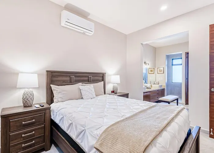 Stunning Oceanfront Luxury With Spacious Balcony- Perfect For Families Ferienhaus *