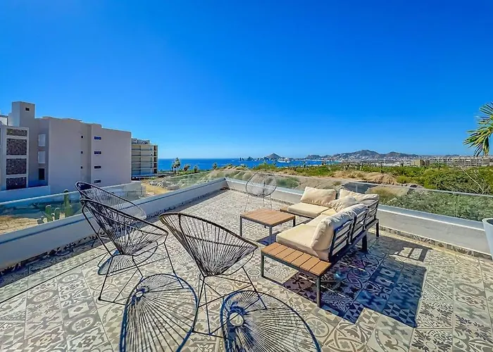 Stunning Oceanfront Luxury With Spacious Balcony- Perfect For Families Ferienhaus *