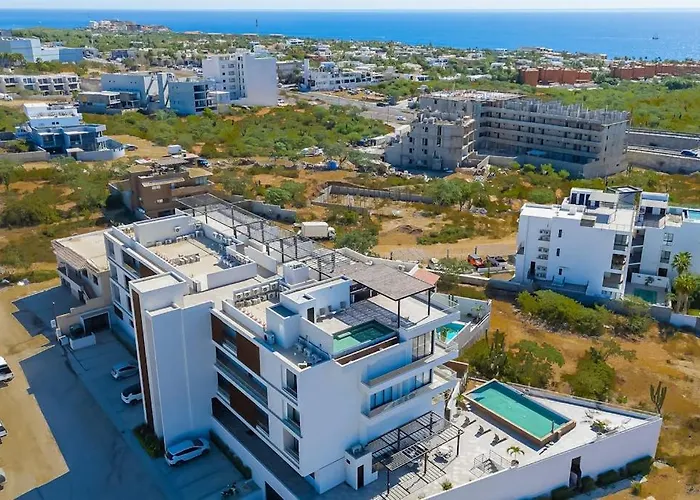 Stunning Oceanfront Luxury With Spacious Balcony- Perfect For Families
